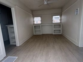 468 Gaviota Ave (Octagon), 07