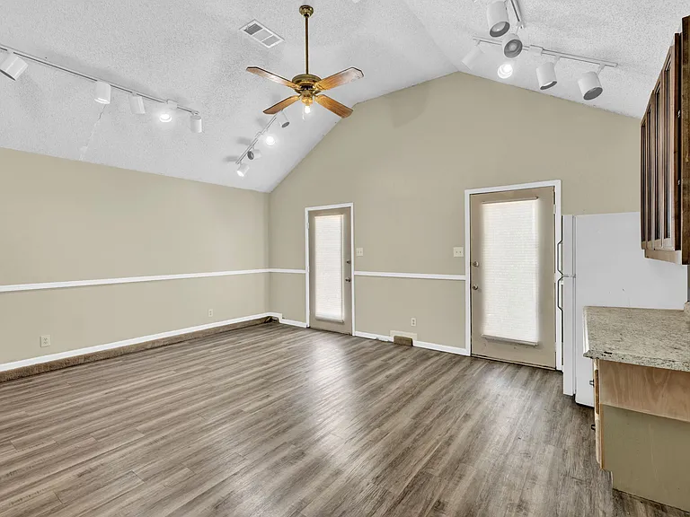 308 Mack Dr — Photo 8