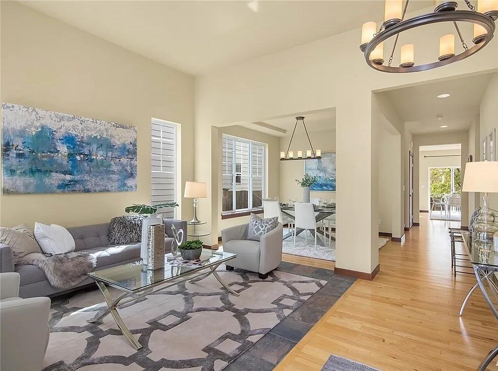 5 bed, 2531 sqft, $3,700 — Photo 3