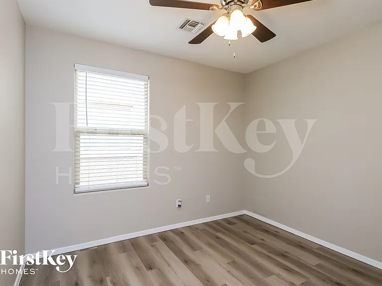 941 E Leslie Ave — Photo 10