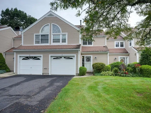 17 Drake Cir, Walpole, MA 02081