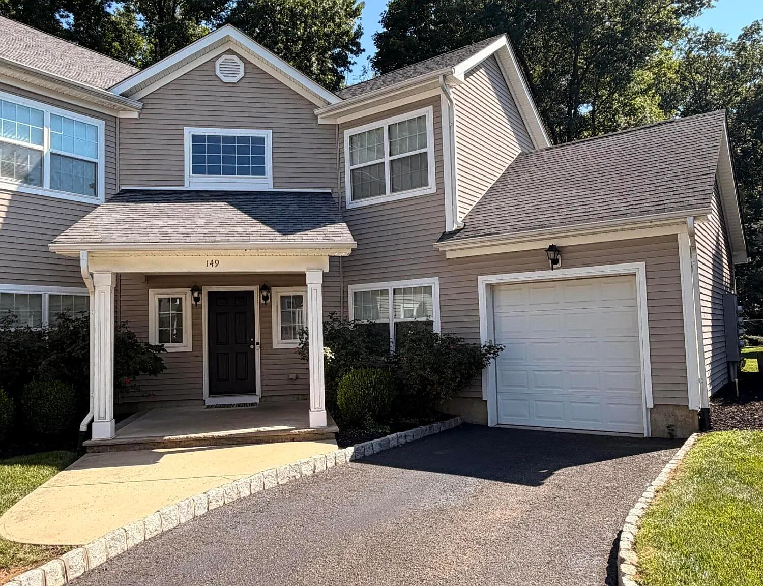 4 bed, 2.5 bath, 2394 sqft, $5,500 — Photo 1