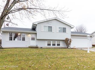 933 Lake Rd, New Lenox, IL 60451