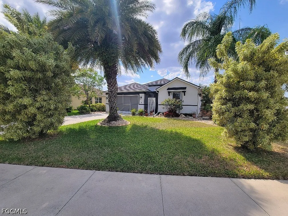 3 bed, 2.0 bath, 1888 sqft, $1,900 — Photo 1