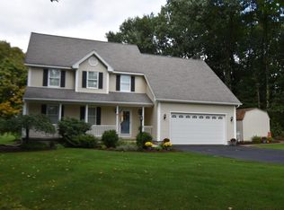 8 Courtney Ln, Southampton, MA 01073