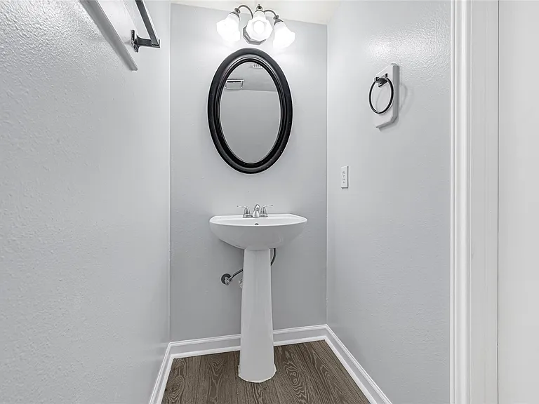 15019 Dunster Ln — Photo 12