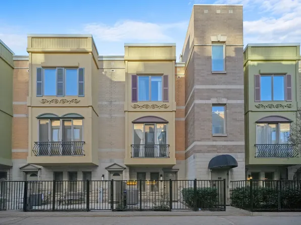 909 W Ohio St Unit 12, Chicago, IL 60642