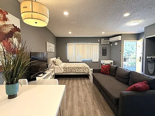 515 N Azusa Ave #F Photo 1