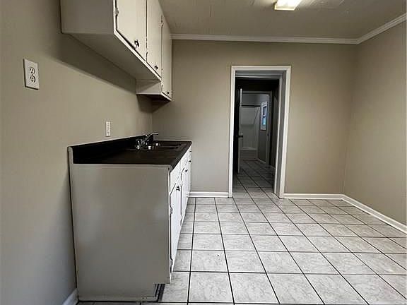 4th image of 1406 John Ave