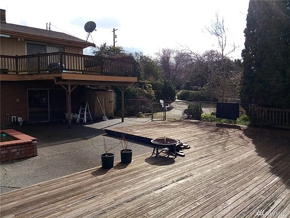 4th image of 820 79th Ave SE