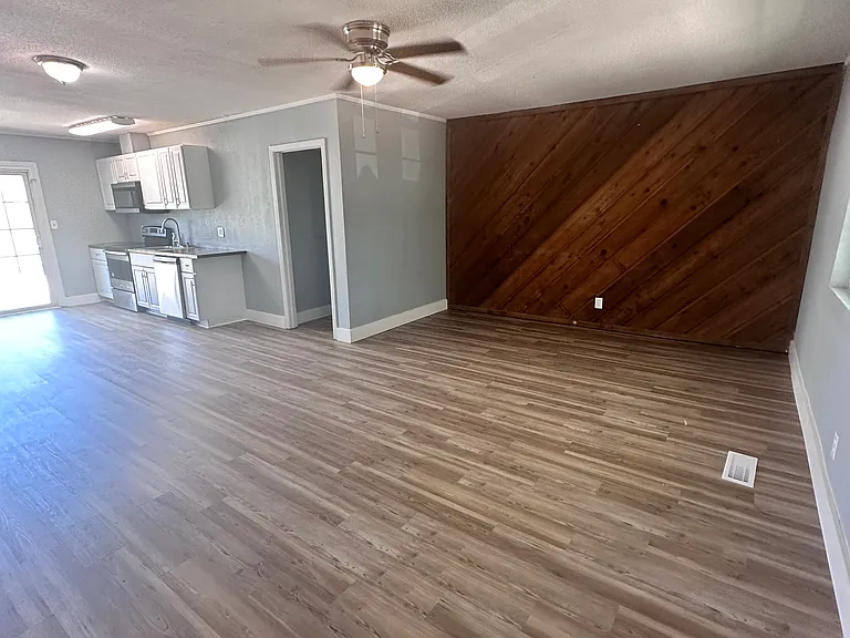 2030 Harold Ct — Photo 10