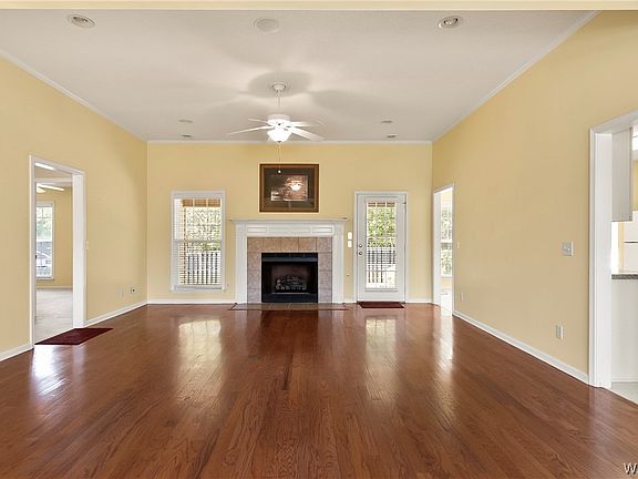 4th image of 2020 Cross Creek Dr