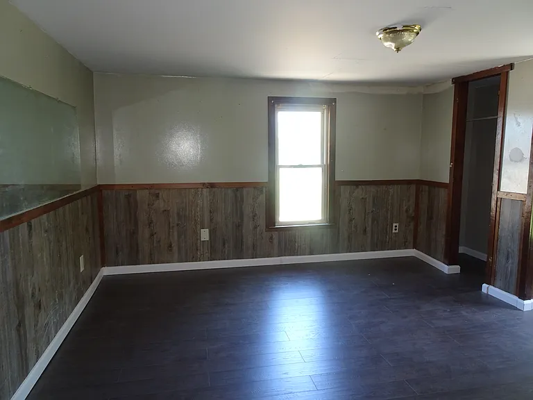 319 Davids St — Photo 9