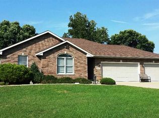 10327 Dixie Dr, Dubuque, IA 52001