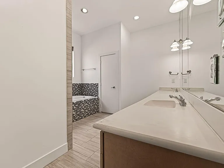 724 Ruthven St — Photo 39