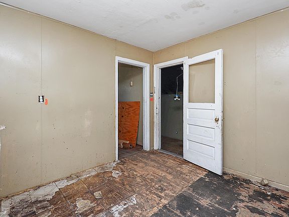 5th image of 458 Plaza Ave