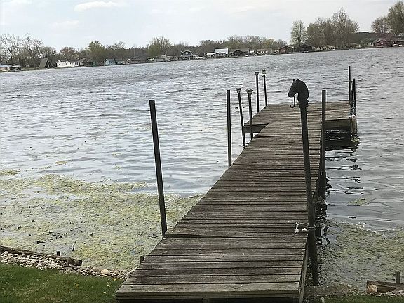 Lake Frontage w/pier