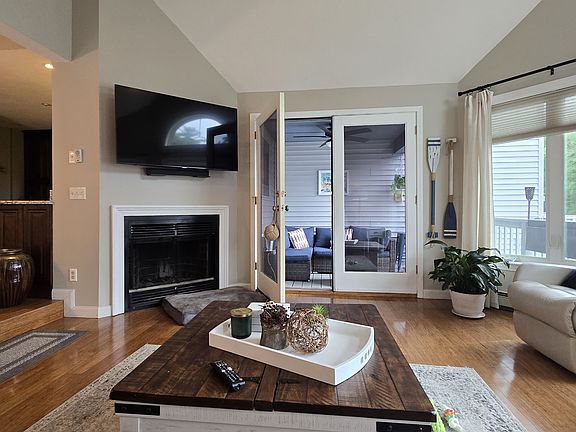 2nd image of 738 Weirs Blvd