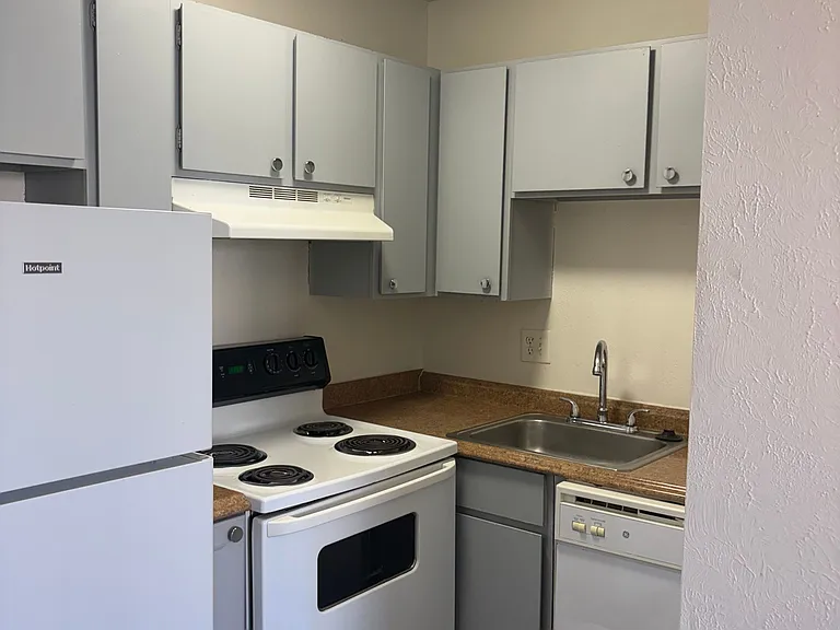 Caledonian Apartments — Photo 18