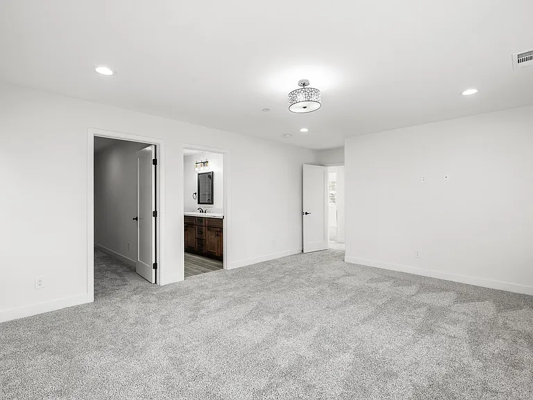 915 E Central Ave — Photo 14