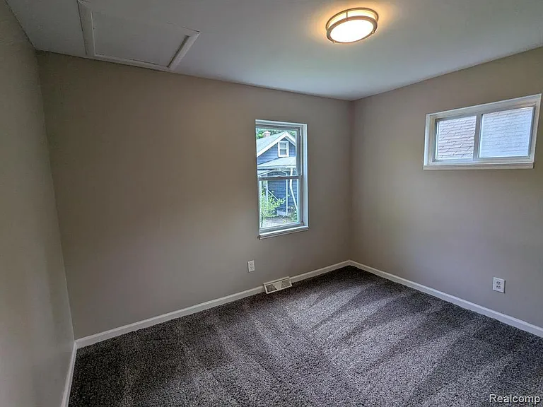 54 E Princeton Ave — Photo 9