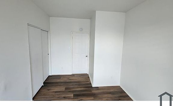 4th image of 5096 Minerva Ave APT A