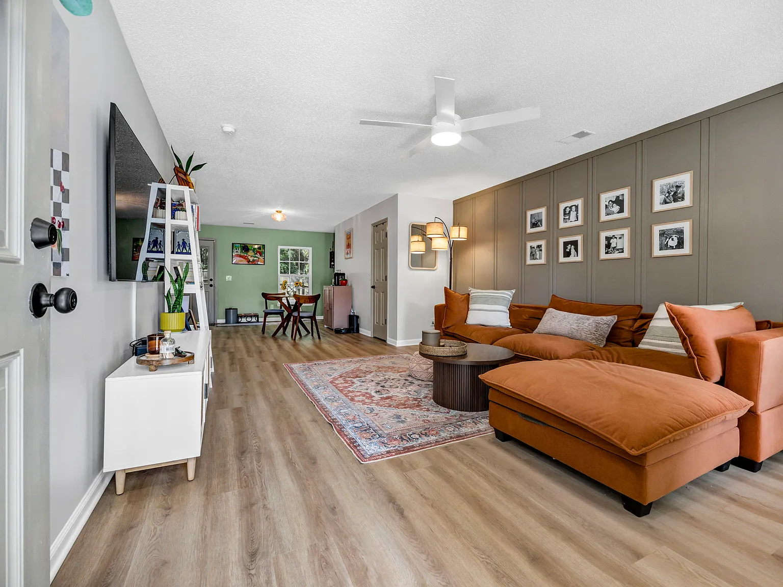 3 bed, 2.5 bath, 1638 sqft, $1,976 — Photo 3