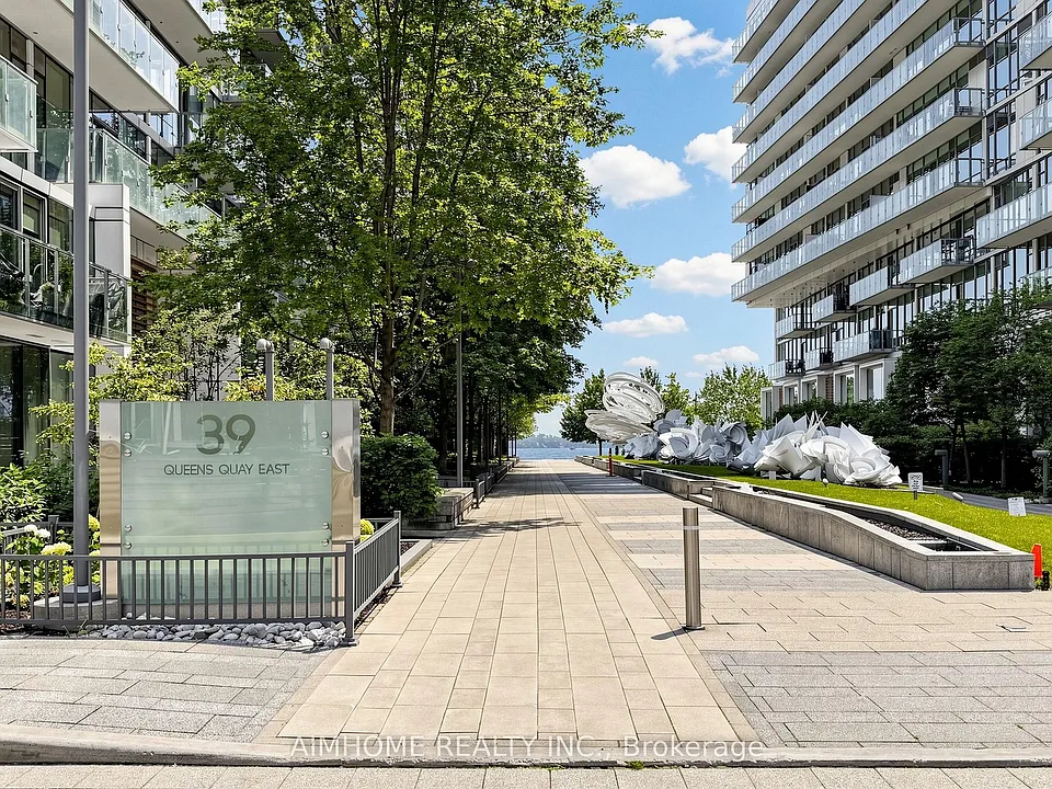 39 Queens Quay E #328