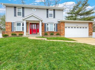 710 Windingpath Ln, Ballwin, MO 63021