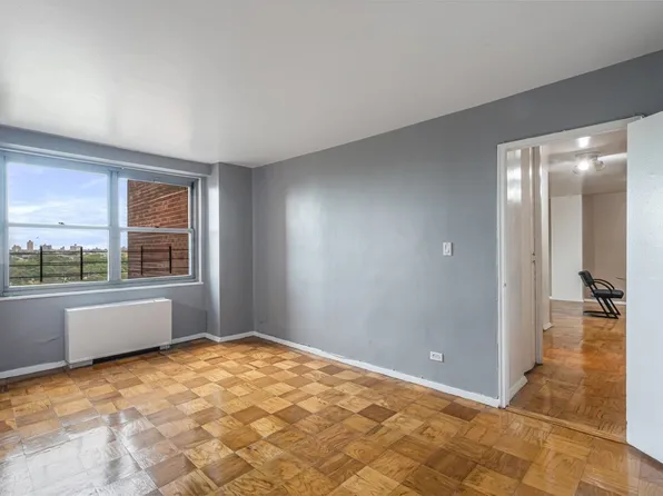 61-20 Grand Cent Parkway image 10 of 18