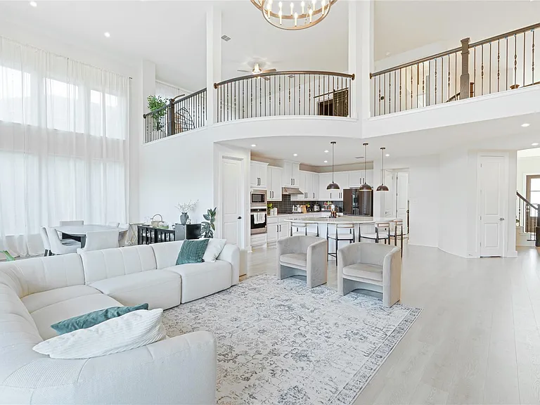 312 Palatino Bnd — Photo 6