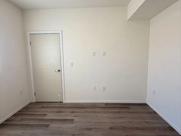 Bear Claw Apartments — Photo 11