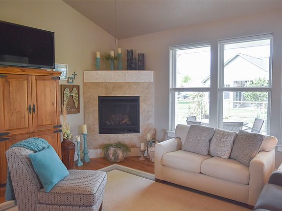 4th image of 493 Wildflower Cir