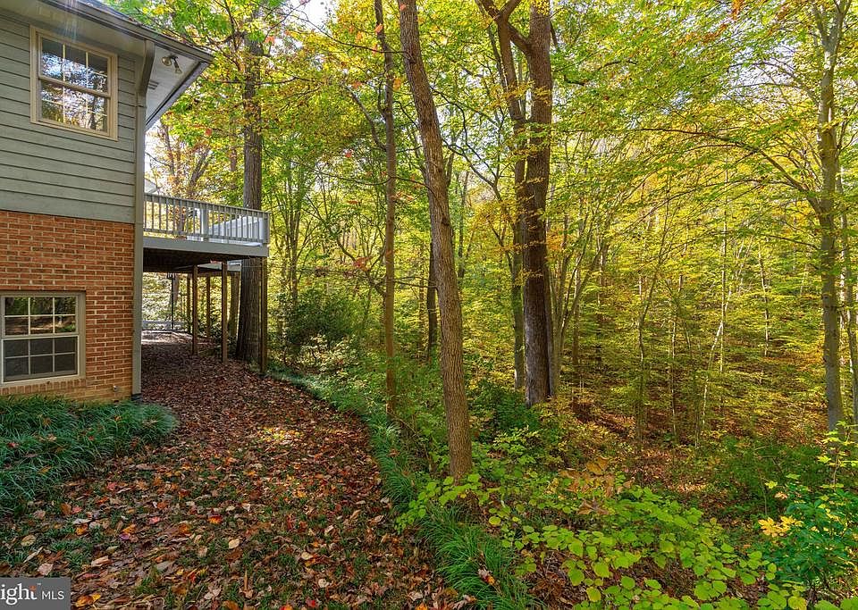 2nd image of 10118 Hampton Woods Dr