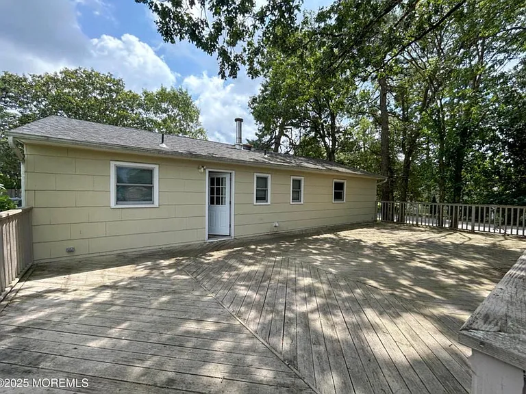 501 Bismarck St — Photo 4