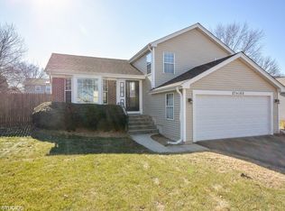 27W165 Chartwell Dr, Winfield, IL 60190