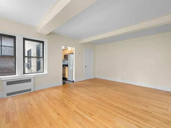 95 Christopher Street image 2 of 6