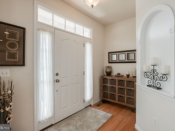 4th image of 904 Augustine Dr