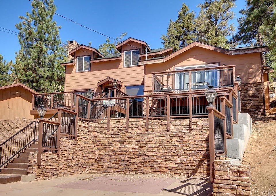 1st image of 696 Circle Ln