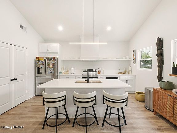 4th image of 3021 Cleveland Blvd