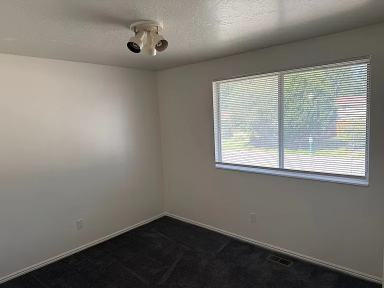 927 S 1635 W — Photo 17