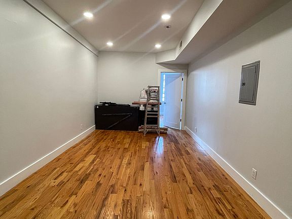 2nd image of 19 Jewett Ave #1L