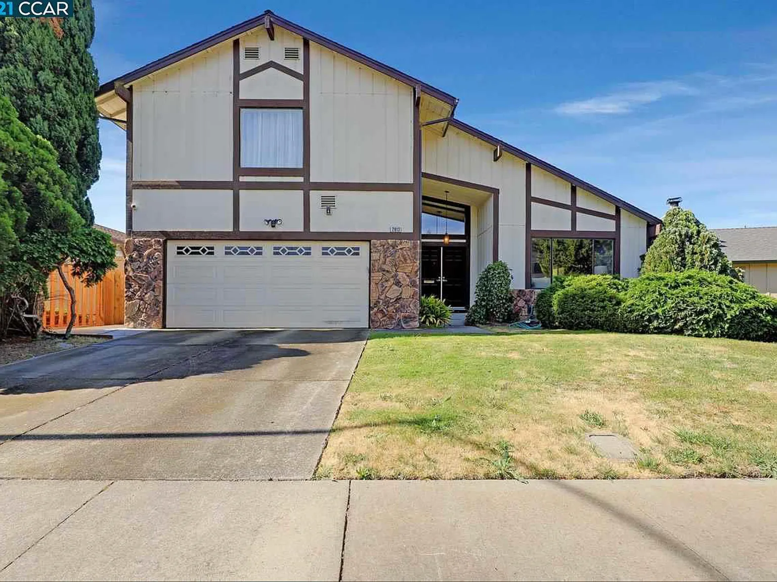 4 bed, 2671 sqft, $4,550 — Photo 2