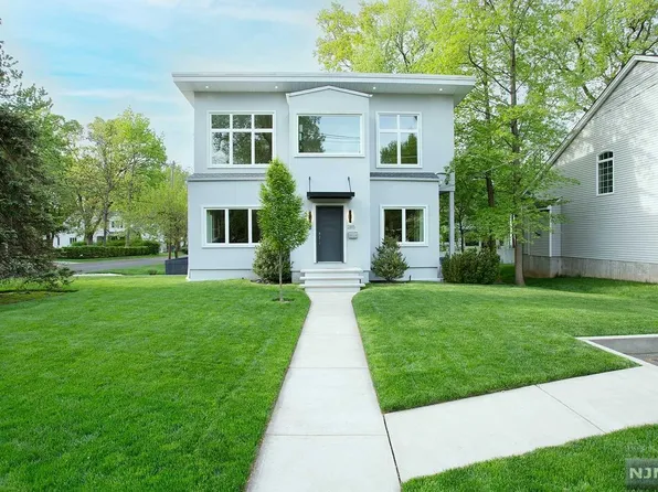 285 Riveredge Rd, Tenafly, NJ 07670