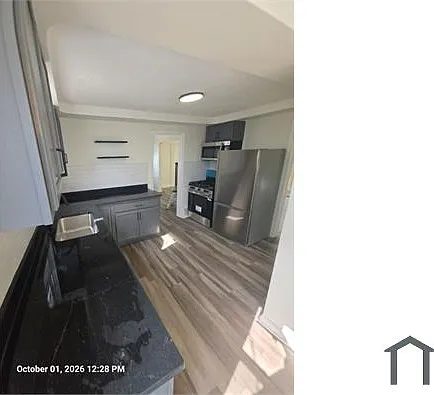3 bed, $1,900 — Photo 2