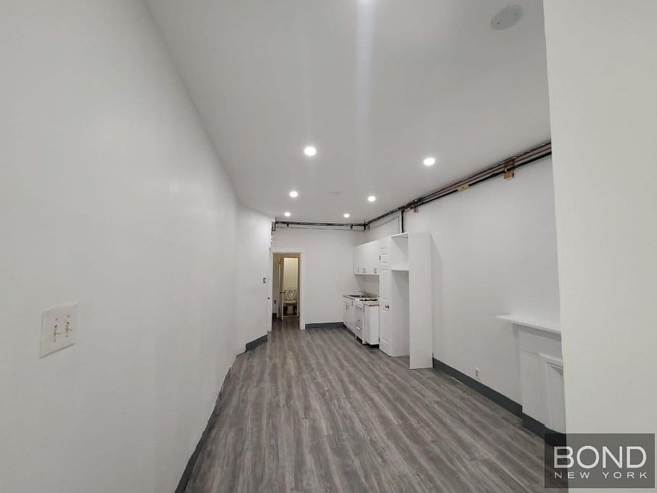2nd image of 109 Washington St APT 7