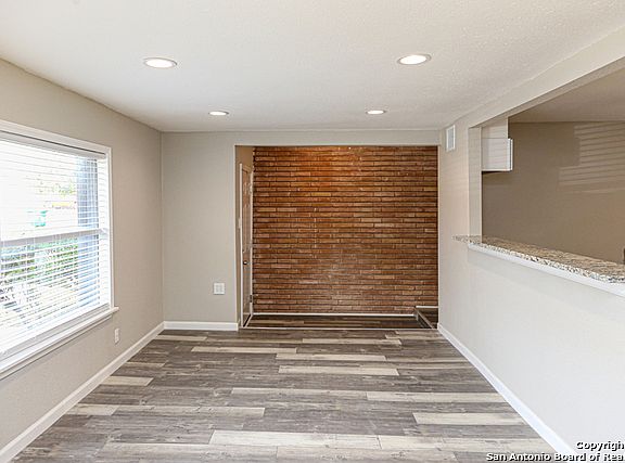 5th image of 206 Montfort Dr