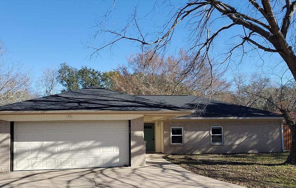 1st image of 8 Holly Ln