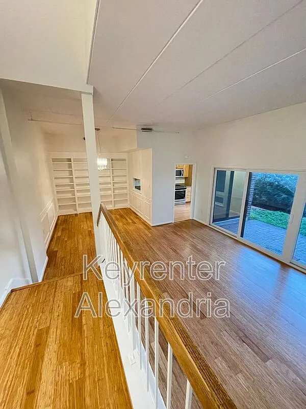 2 bed, 1.0 bath, 1110 sqft, $3,200 — Photo 3