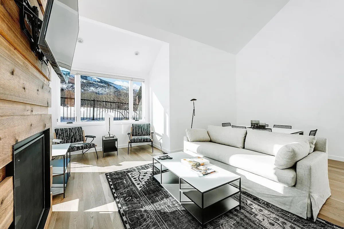 Building Photo - 1463 Three Kings Dr #80